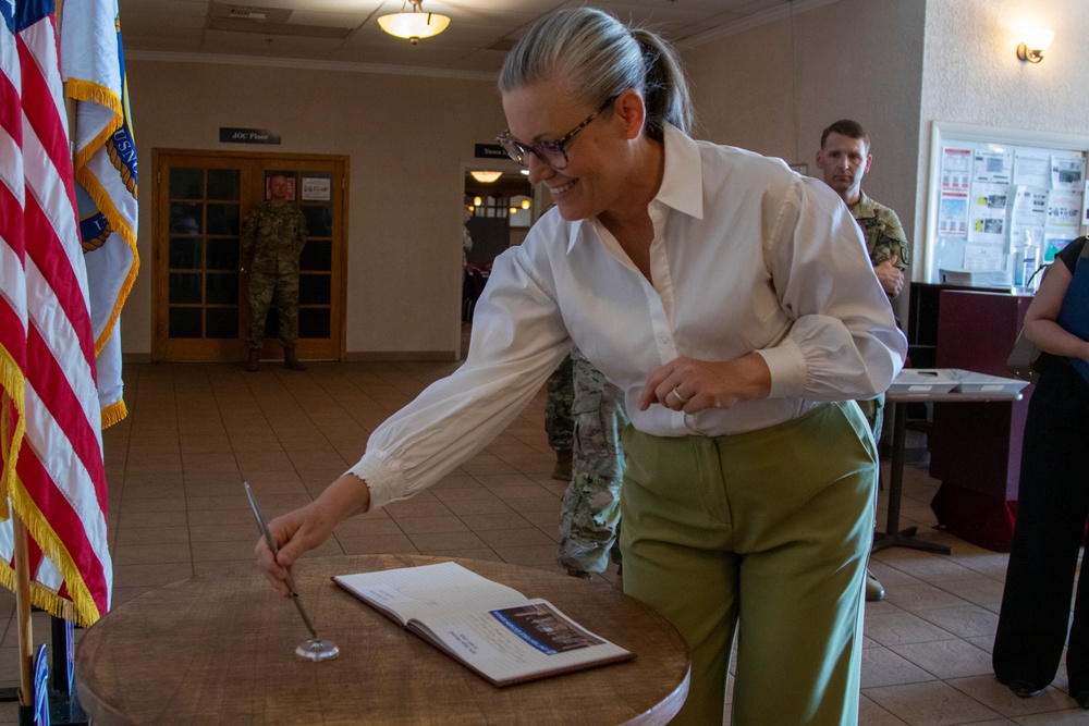 Arizona governor visits Joint Task Force-Southern Border headquarters