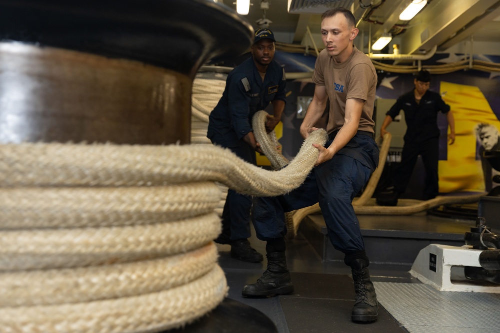 Gerald R. Ford Sailors Line Handling