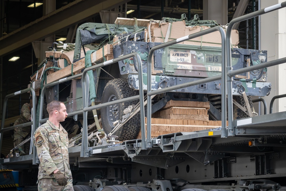Airmen, Soldiers load cargo during Red Flag-Alaska 25-2