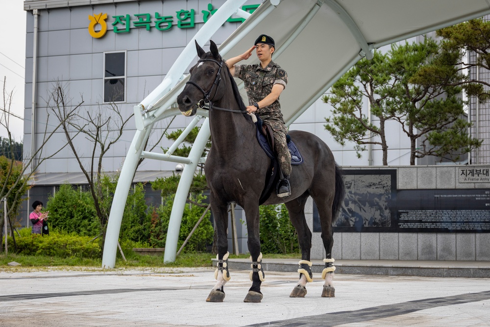 MARFORK attends Staff Sergeant Reckless Commemoration Ceremony
