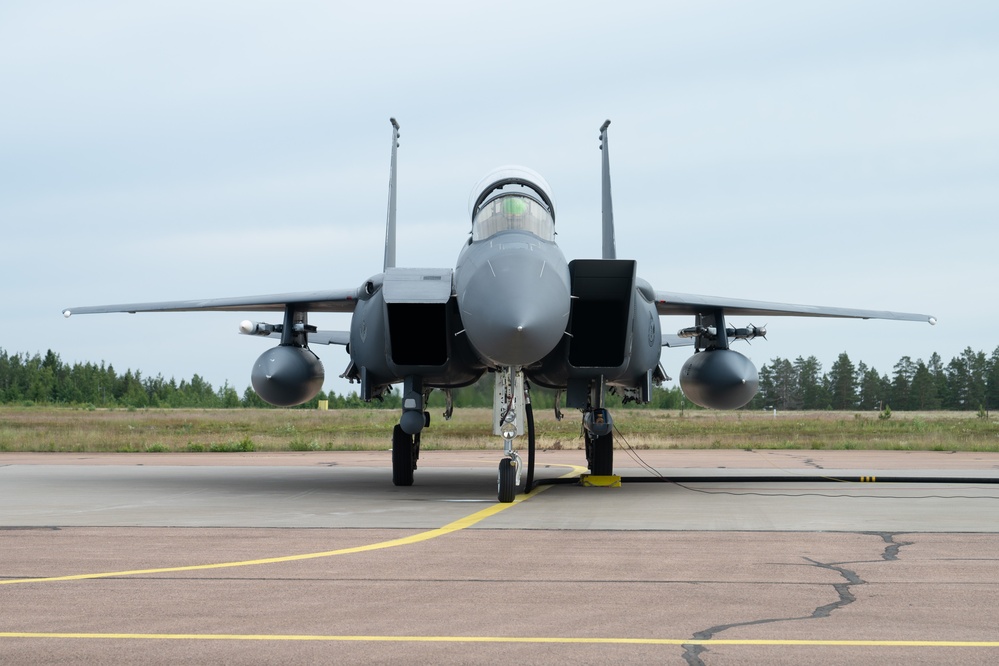 Ready to Fight, Poised to Deter: Allies train as one for rapid hot pit refueling
