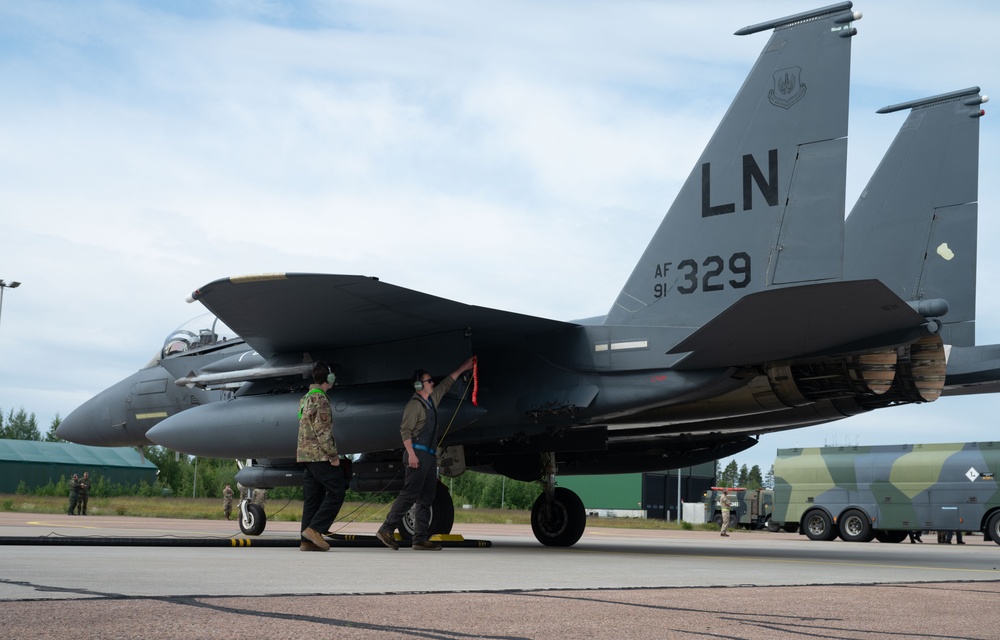 Ready to Fight, Poised to Deter: Allies train as one for rapid hot pit refueling