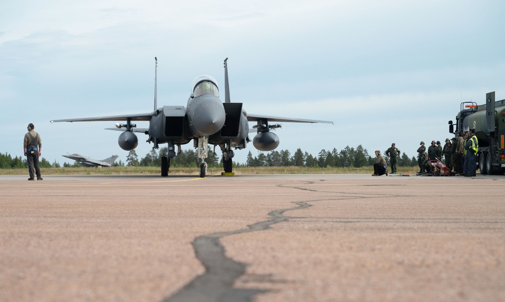 Ready to Fight, Poised to Deter: Allies train as one for rapid hot pit refueling