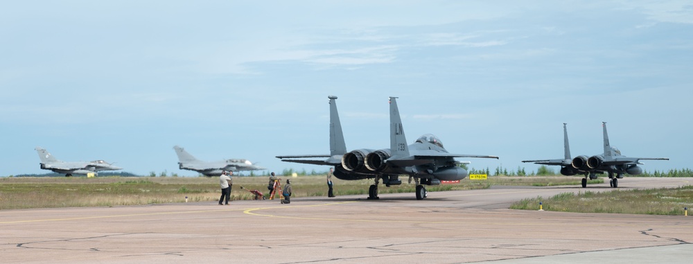 Ready to Fight, Poised to Deter: Allies train as one for rapid hot pit refueling