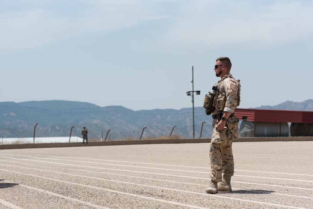 Coalition Advisors Visit Peshmerga Atrush Infantry Training Center