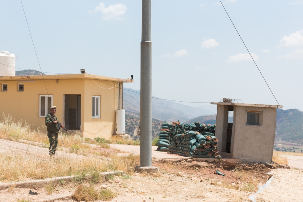 Coalition Advisors Visit Peshmerga Atrush Infantry Training Center