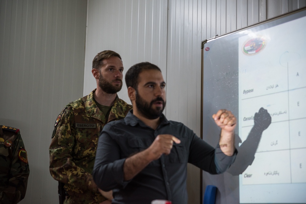 Coalition Advisors Visit Peshmerga Atrush Infantry Training Center