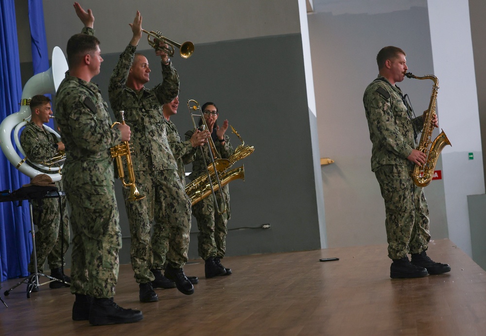 USFF Band Performs in Panama for CP25