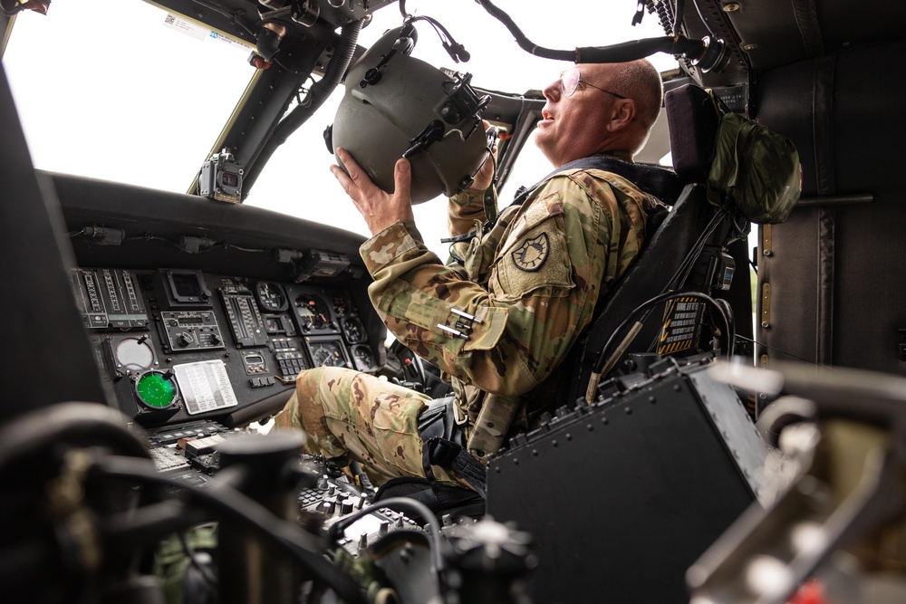 UH-60 Blackhawk Pilots and Crew Cheifs Train with National Park Service