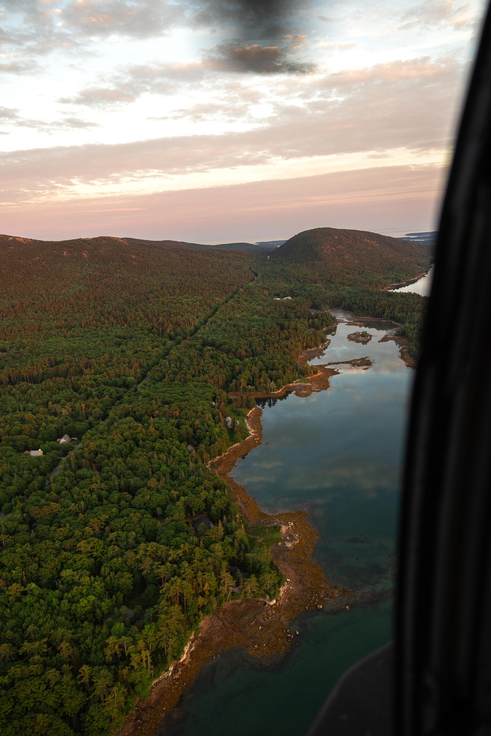 UH-60 Blackhawk Pilots and Crew Cheifs Train with National Park Service