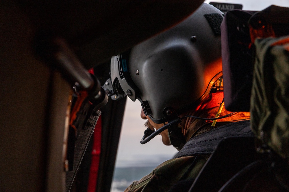 UH-60 Blackhawk Pilots and Crew Cheifs Train with National Park Service
