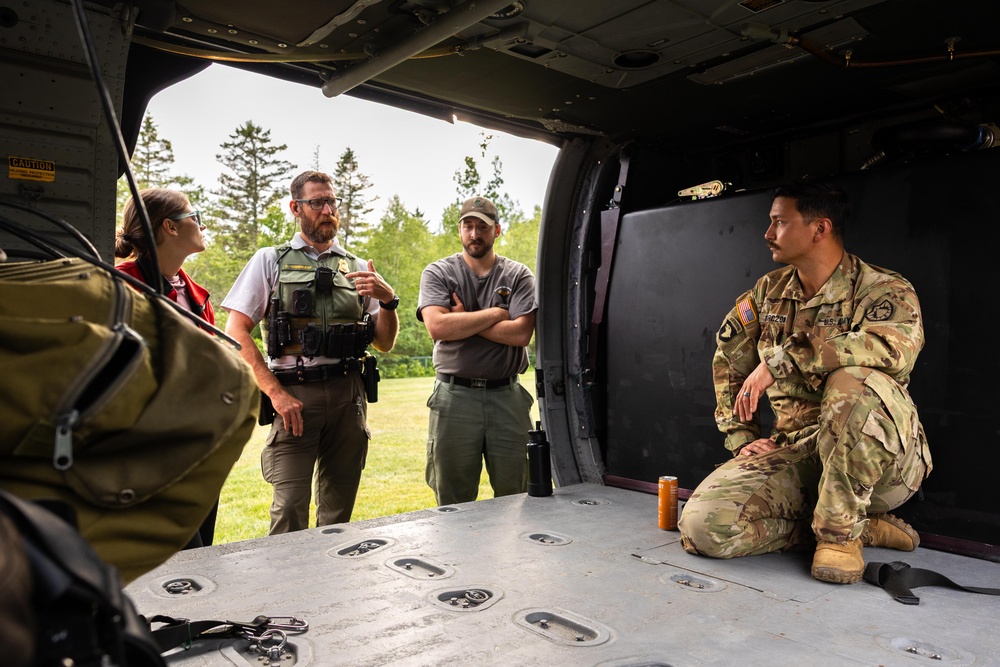 UH-60 Blackhawk Pilots and Crew Cheifs Train with National Park Service