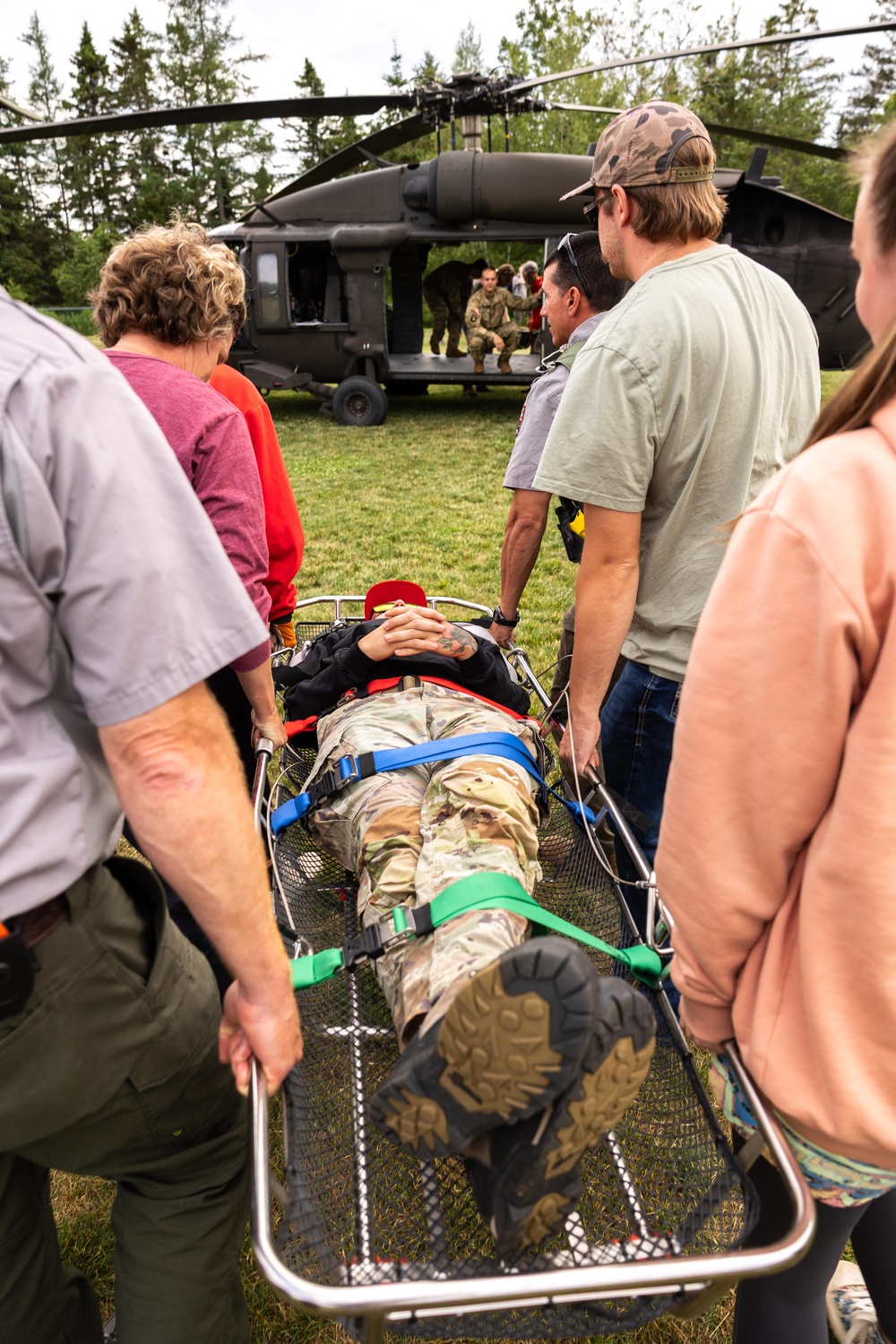 UH-60 Blackhawk Pilots and Crew Cheifs Train with National Park Service