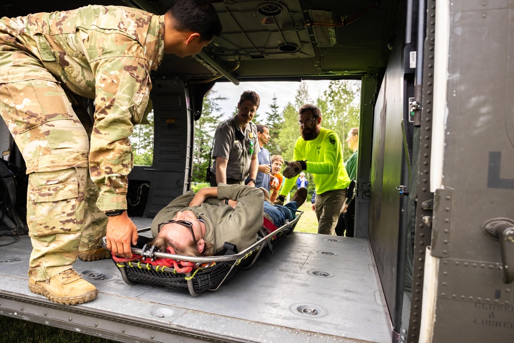 UH-60 Blackhawk Pilots and Crew Cheifs Train with National Park Service