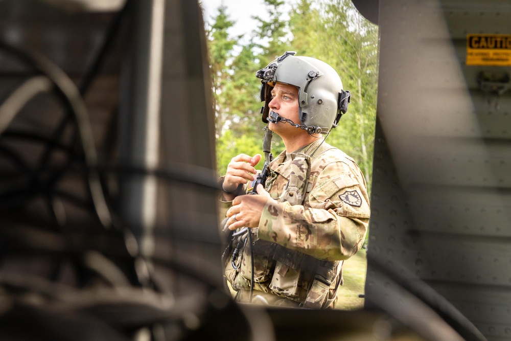 UH-60 Blackhawk Pilots and Crew Cheifs Train with National Park Service