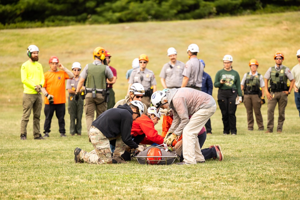 UH-60 Blackhawk Pilots and Crew Cheifs Train with National Park Service