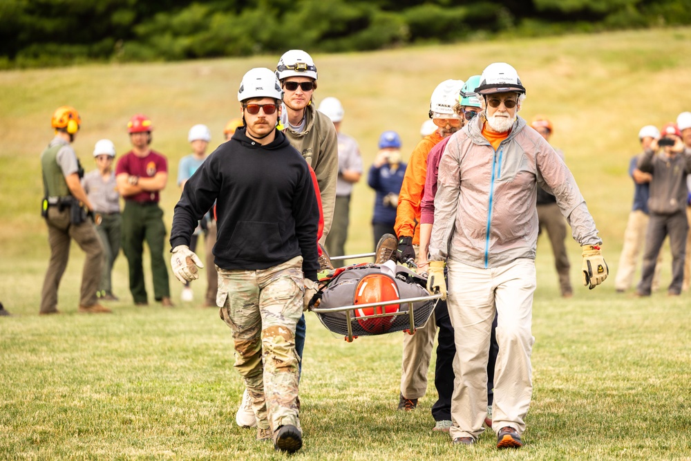 UH-60 Blackhawk Pilots and Crew Cheifs Train with National Park Service