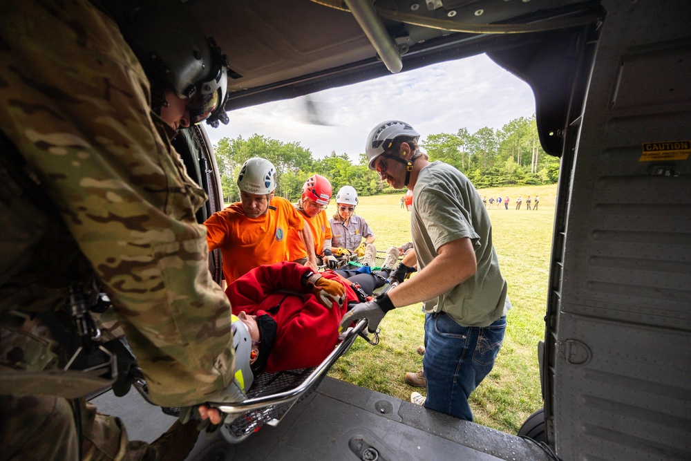 UH-60 Blackhawk Pilots and Crew Cheifs Train with National Park Service