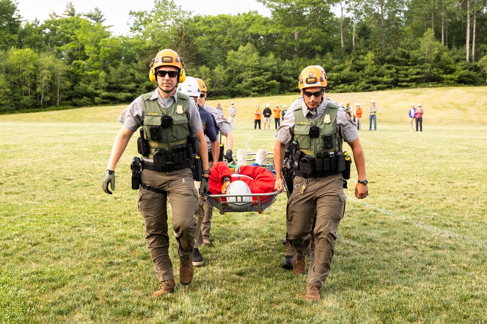 UH-60 Blackhawk Pilots and Crew Cheifs Train with National Park Service