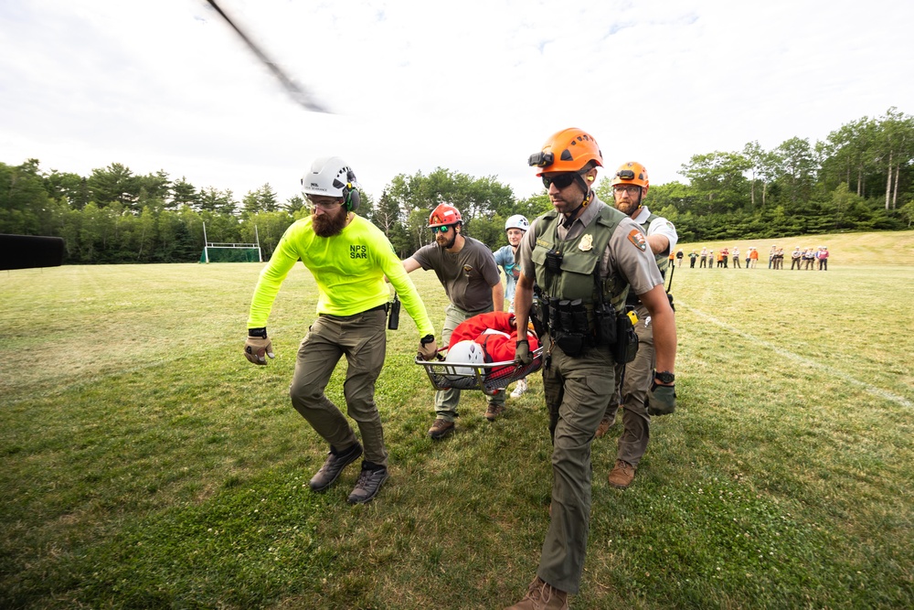 UH-60 Blackhawk Pilots and Crew Cheifs Train with National Park Service