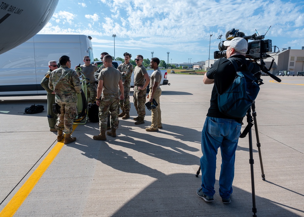 Reserve Airmen Support Thunderbirds Aerial Refueling, Honor Hometown Hero