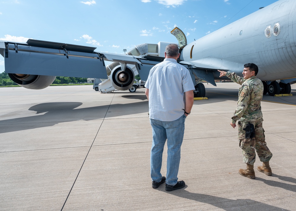 Reserve Airmen Support Thunderbirds Aerial Refueling, Honor Hometown Hero