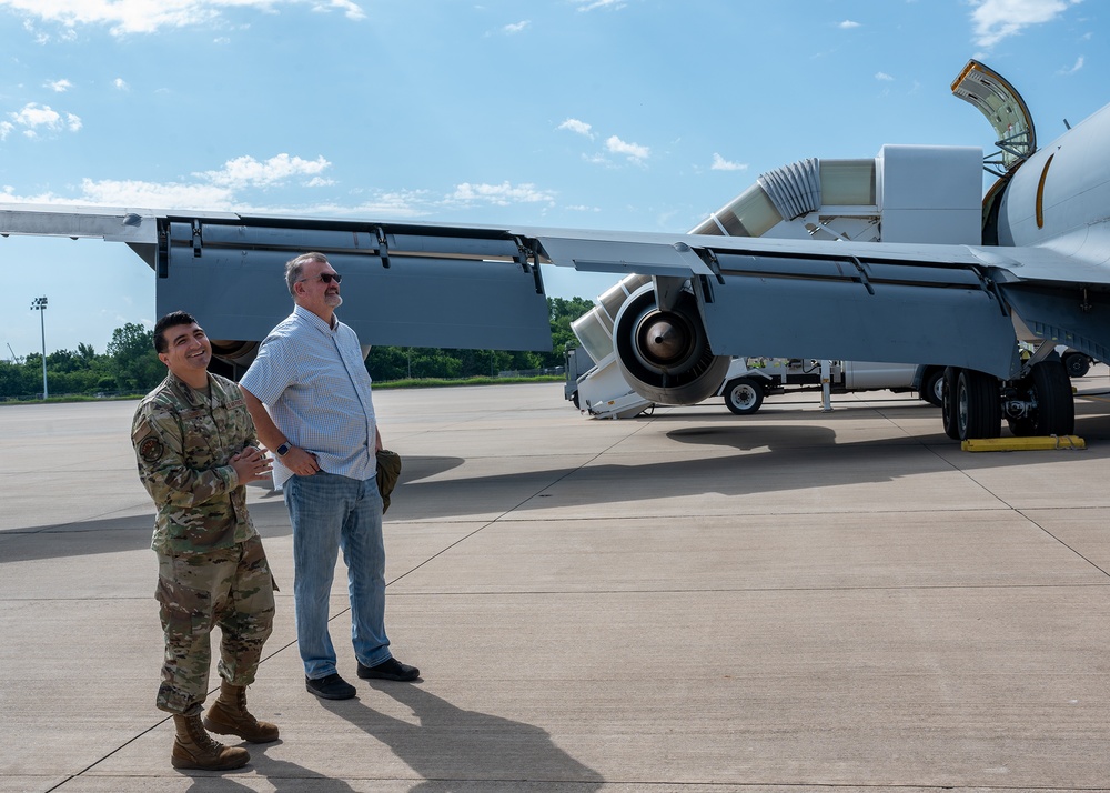 Reserve Airmen Support Thunderbirds Aerial Refueling, Honor Hometown Hero