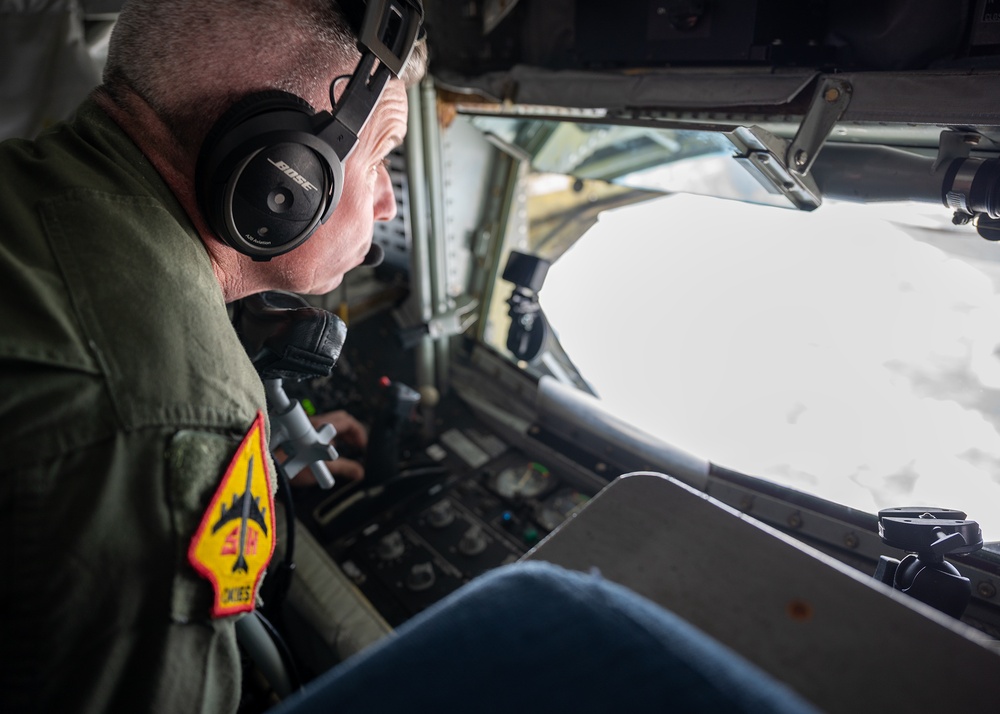 Reserve Airmen Support Thunderbirds Aerial Refueling, Honor Hometown Hero