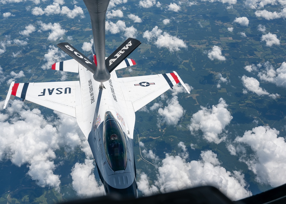 Reserve Airmen Support Thunderbirds Aerial Refueling, Honor Hometown Hero