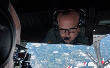 Reserve Airmen Support Thunderbirds Aerial Refueling, Honor Hometown Hero