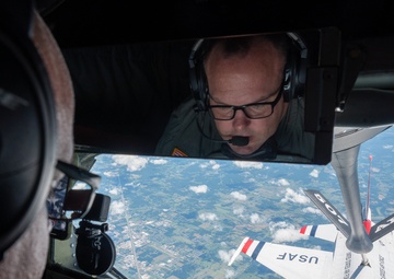 Reserve Airmen Support Thunderbirds Aerial Refueling, Honor Hometown Hero