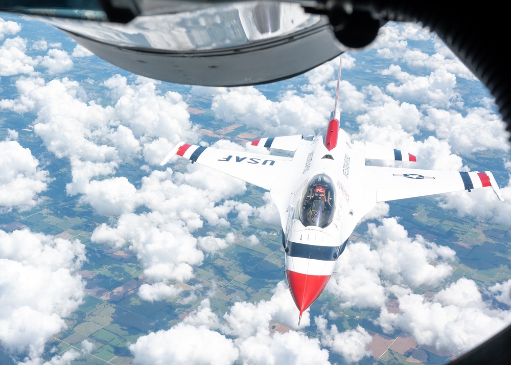 Reserve Airmen Support Thunderbirds Aerial Refueling, Honor Hometown Hero