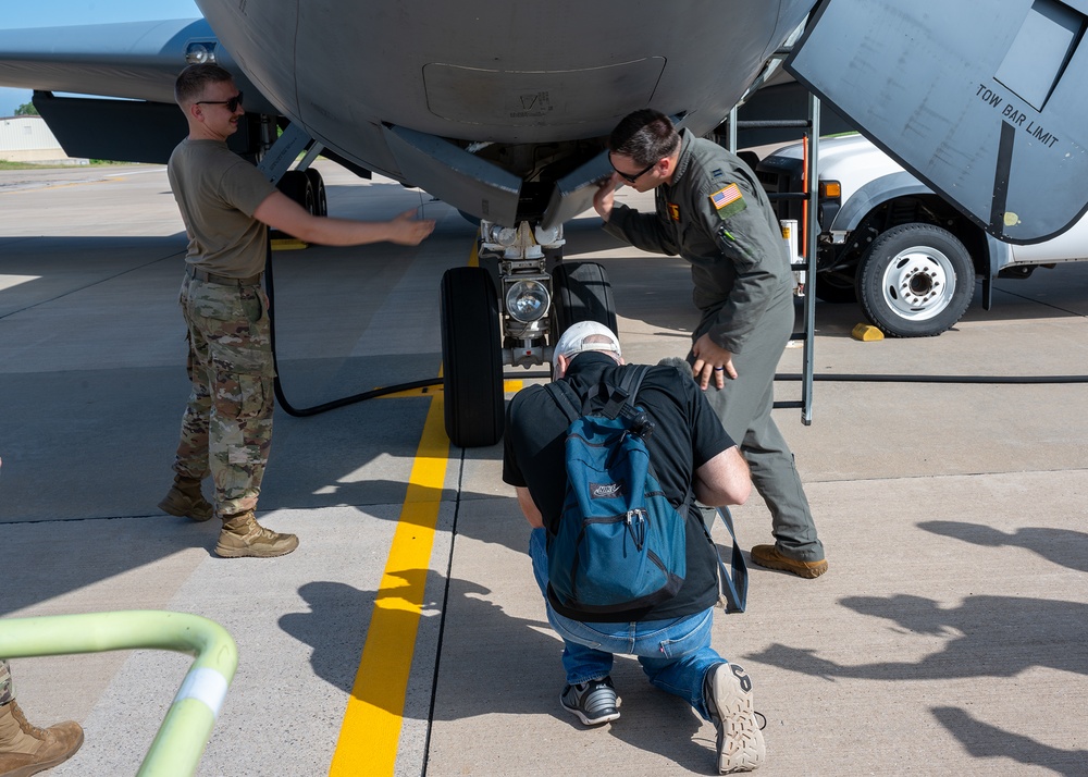 Reserve Airmen Support Thunderbirds Aerial Refueling, Honor Hometown Hero