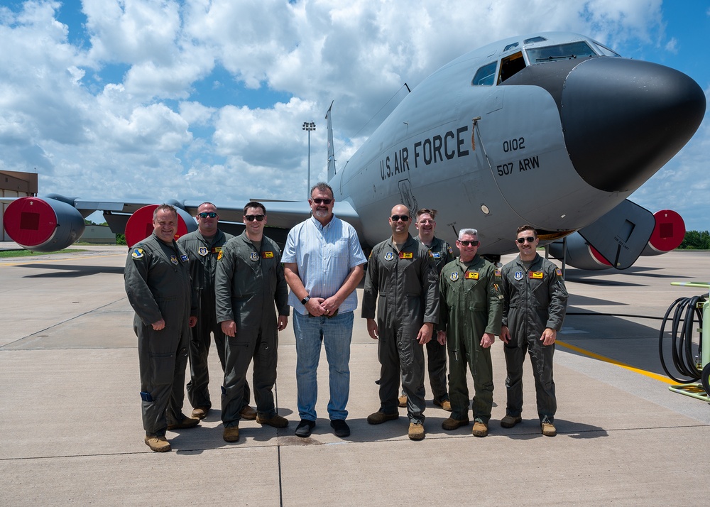 Reserve Airmen Support Thunderbirds Aerial Refueling, Honor Hometown Hero