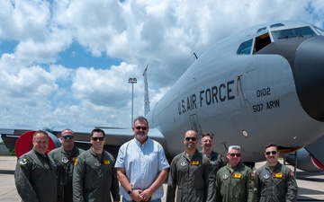 Reserve Airmen Support Thunderbirds Aerial Refueling, Honor Hometown Hero