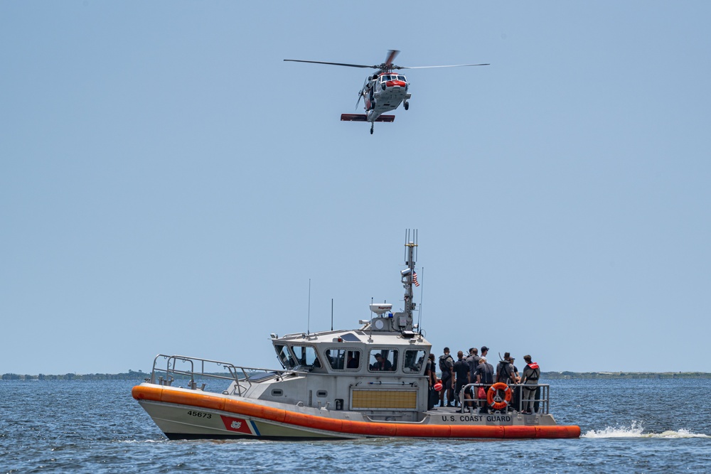 Station SAR Key West Demonstrates Hoist Techniques to NAS Pensacola-based Rescue Swimmer Candidates