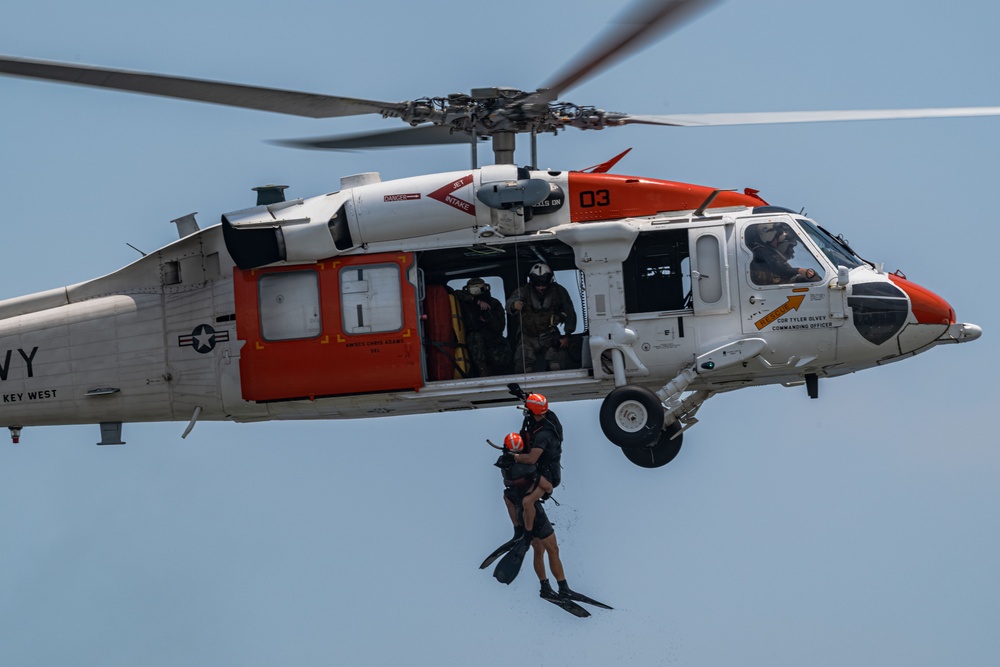 Station SAR Key West Demonstrates Hoist Techniques to NAS Pensacola-based Rescue Swimmer Candidates