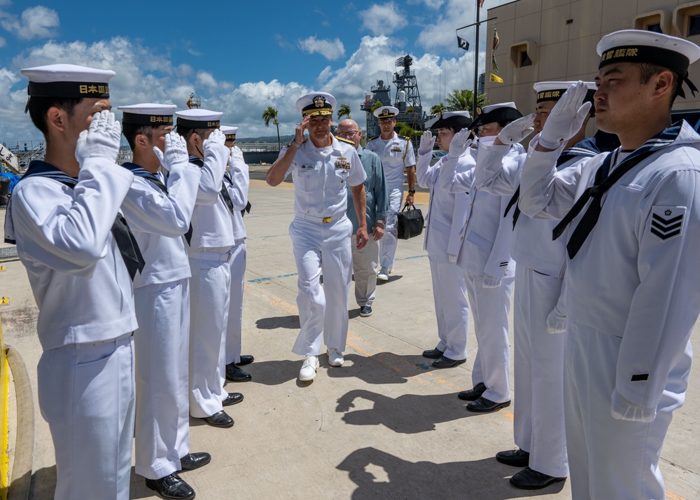 PACFLT Deputy Commander visits Japan Training Squadron flagship JS Kashima
