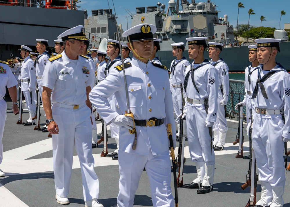 PACFLT Deputy Commander visits Japan Training Squadron flagship JS Kashima