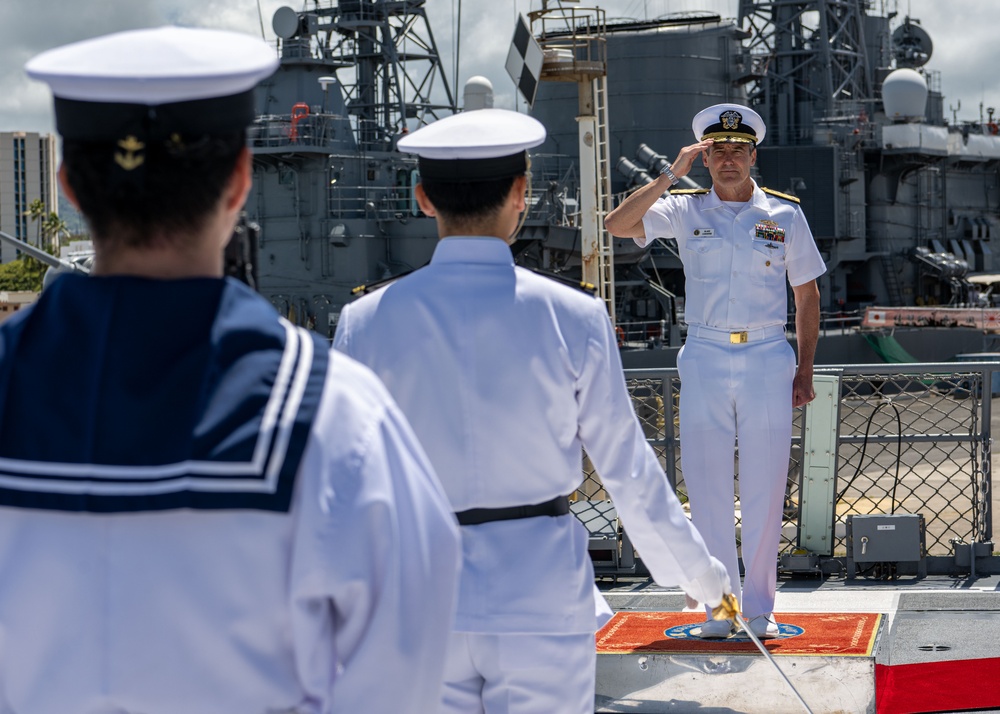 PACFLT Deputy Commander visits Japan Training Squadron flagship JS Kashima