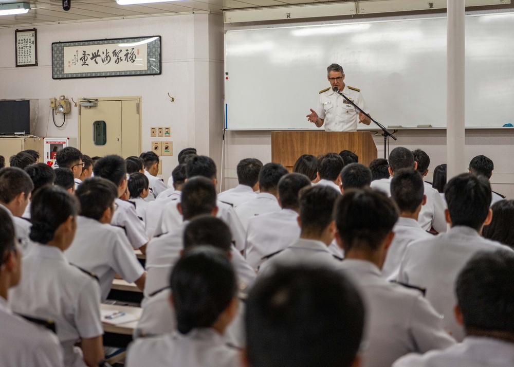 PACFLT Deputy Commander visits Japan Training Squadron flagship JS Kashima