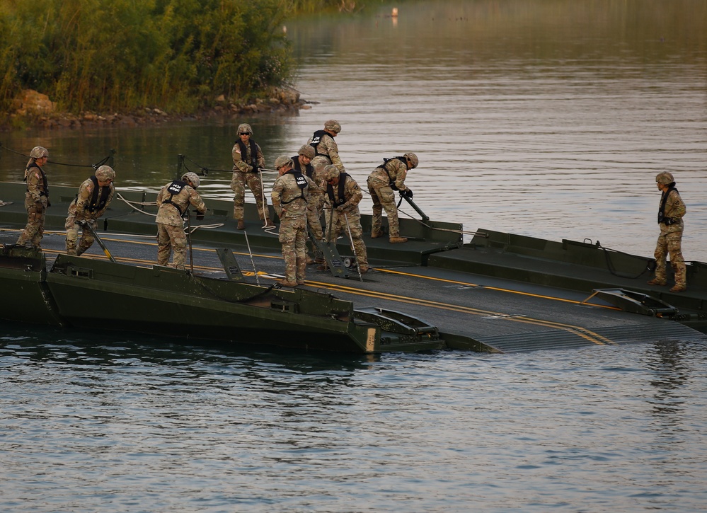 National Guardsmen Conduct Wet-gap Crossing
