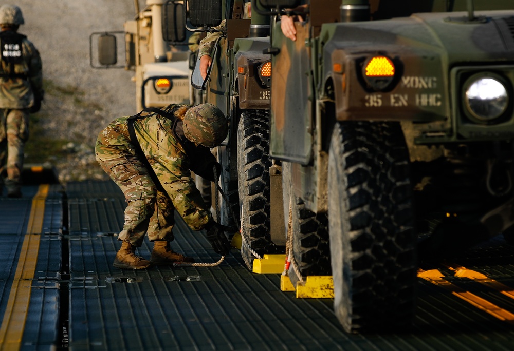 National Guardsmen Conduct Wet-gap Crossing