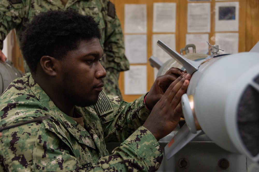 Ronald Reagan Sailors Conduct Weapons Training
