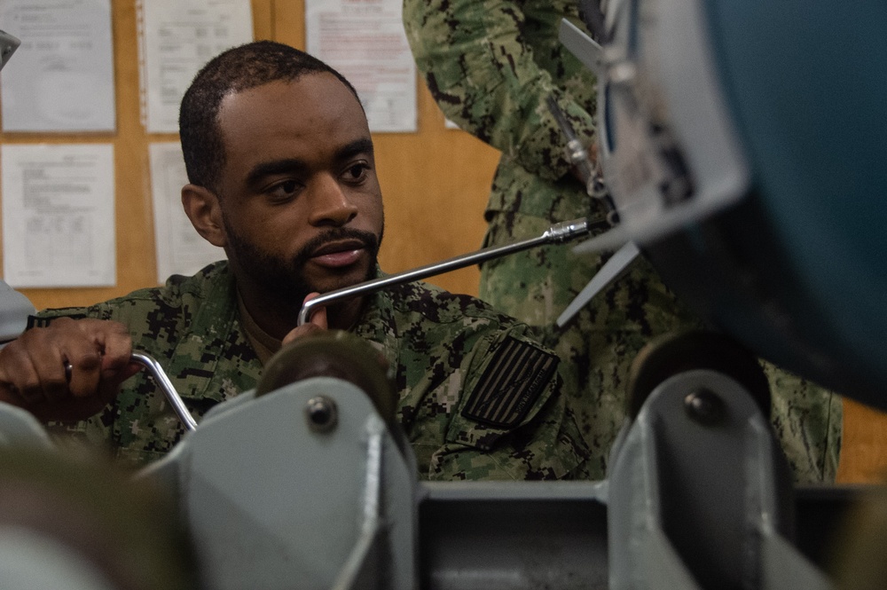 Ronald Reagan Sailors Conduct Weapons Training