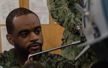 Ronald Reagan Sailors Conduct Weapons Training
