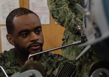 Ronald Reagan Sailors Conduct Weapons Training