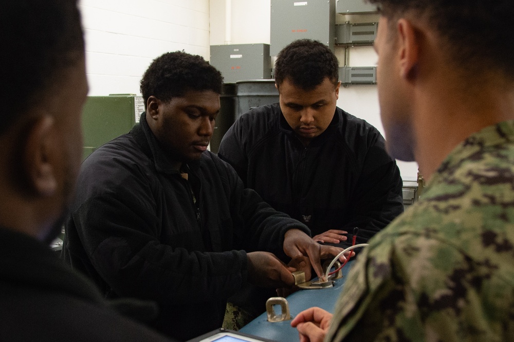 Ronald Reagan Sailors Conduct Weapons Training