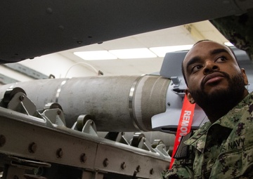 Ronald Reagan Sailors Conduct Weapons Training