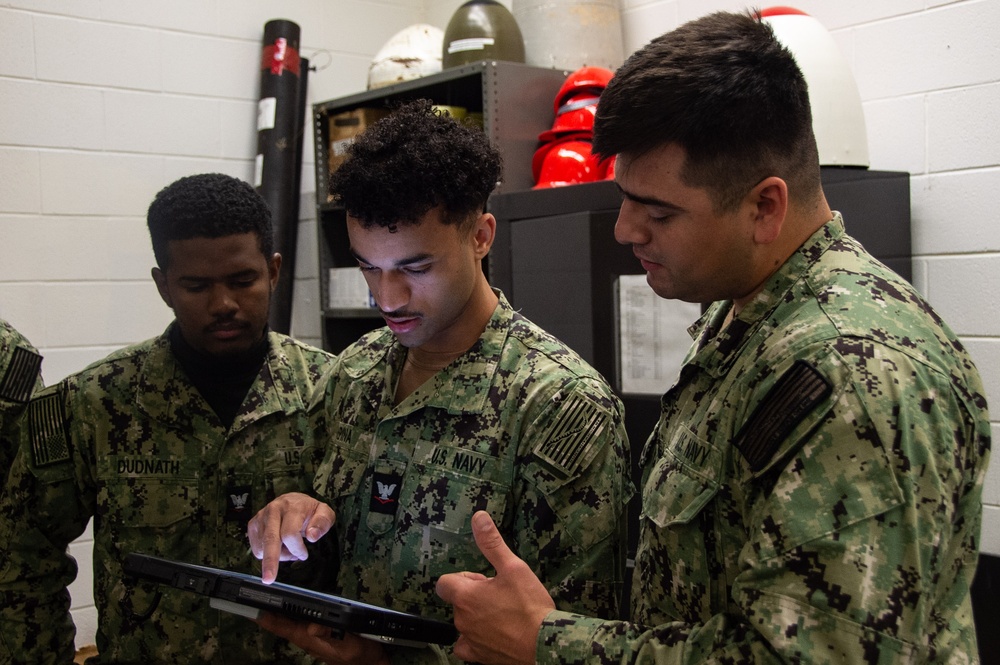 Ronald Reagan Sailors Conduct Weapons Training